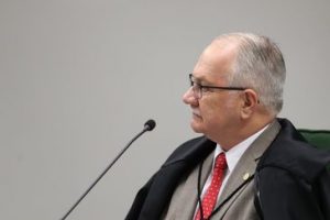 Ministro Edson Fachin, relator do inquérito, durante sessão da Segunda Turma do STF para decidir se os irmãos Geddel e Lúcio Vieira Lima viram réus no caso das malas com R$51 milhões encontradas em um apartamento em Salvador.