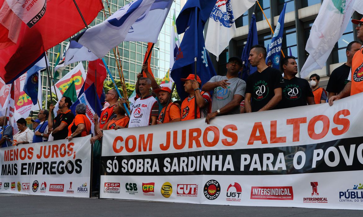 Centrais Sindicais protestam contra juros altos
